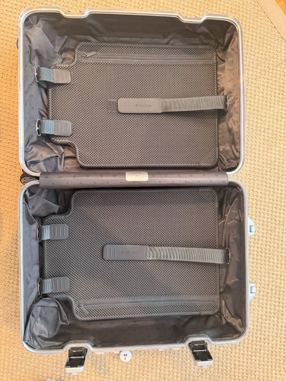 RIMOWA Original Cabin Carry-On Aluminum Suitcase Luggage in Silver - Picture 7 of 10